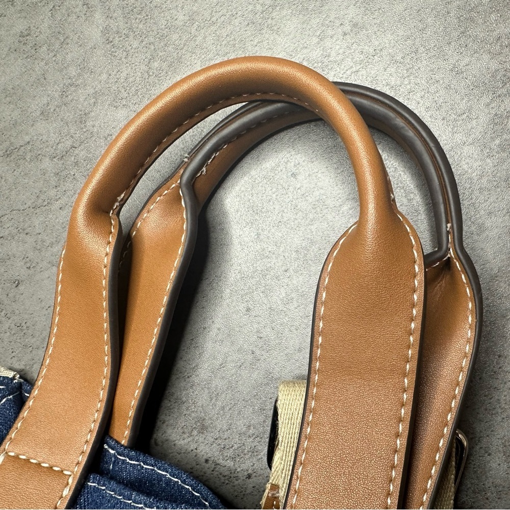 True Religion crossbody Bag - Picture 2 of 8